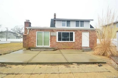 Water front featuring. Nice 4bedroom and 2 bathroom single - photo 7