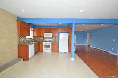 Water front featuring. Nice 4bedroom and 2 bathroom single - photo 8
