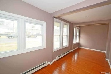 Water front featuring. Nice 4bedroom and 2 bathroom single - photo 9