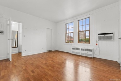Welcome to Apartment 311 in 1 Station Square, a charming and - photo 7