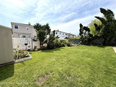 6 OVER 6, LARGE HOUSE, FINISHED BASEMENT. ABOVE GROUND LEVEL ON - photo 18