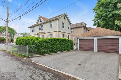 Detached single-family 3-bedroom, 1.5-bath Colonial in the - photo 11
