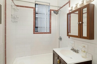 Lovely Top-Floor Apartment with New York City Views - photo 14