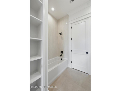 Reservoir Waterfront New Construction! Experience exceptional - photo 45