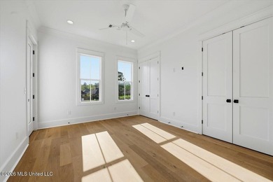 Reservoir Waterfront New Construction! Experience exceptional - photo 47