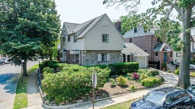 Welcome to 1264 Rhinelander Avenue, a rare custom-built side - photo 47