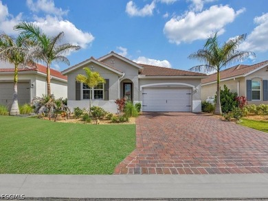 You can't just take one look. This 3/2 home is nestled in the - photo 1