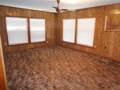 Enjoy The Convenience of a Lakeside Neighborhood! This 3-bedroom - photo 5