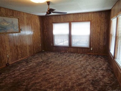 Enjoy The Convenience of a Lakeside Neighborhood! This 3-bedroom - photo 6