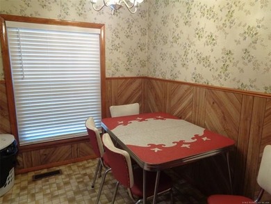Enjoy The Convenience of a Lakeside Neighborhood! This 3-bedroom - photo 9