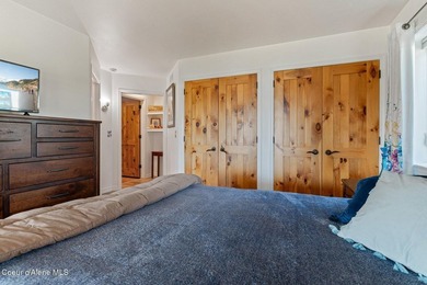 Motivated Seller - This is a gorgeous residence with beautiful - photo 44