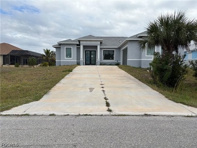 Discover the potential of this beautiful waterfront home in the - photo 1