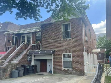 Well-maintained two-story home in excellent condition. This home - photo 1