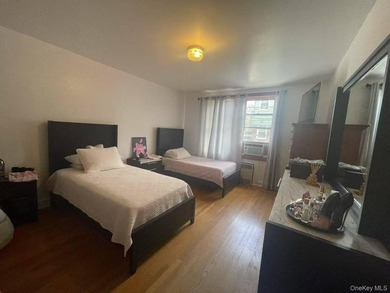 Well-maintained two-story home in excellent condition. This home - photo 4