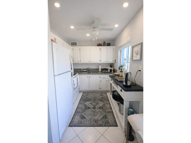 Great Location Near to Community Center! 2nd Floor, End Corner - photo 6