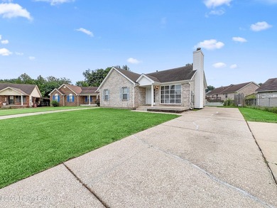 Welcome home to this well-maintained all-brick, 3-bedroom - photo 3