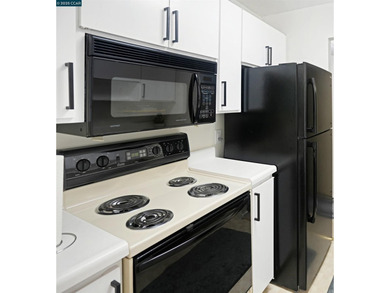 Welcome to resort-style living at The Keys in Walnut Creek! This