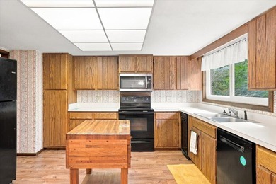 Escape to the peace and privacy of country living with this - photo 18