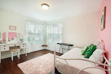 A Wonderful model home in the quaint neighborhood of North - photo 27
