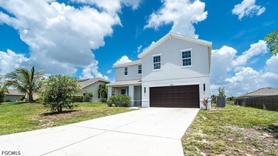 Beautifully renovated 4+Den, 2.5-bath home with a 2-car garage - photo 2