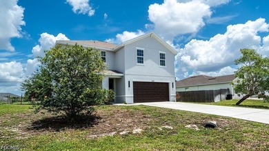 Beautifully renovated 4+Den, 2.5-bath home with a 2-car garage - photo 3