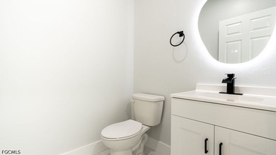 Beautifully renovated 4+Den, 2.5-bath home with a 2-car garage - photo 9