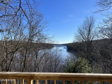 Hemlock Lake Home For Sale in Lords Valley Pennsylvania