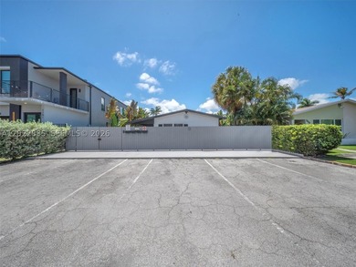 Renovated Turnkey Furnished 4-Plex with a Pool and HURRICANE - photo 3