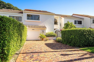 Set in the Ocean Ridge Yacht Club, this spacious, light-filled - photo 4