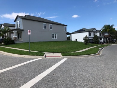 This absolutely immaculate home features 5 bedrooms and an open - photo 4