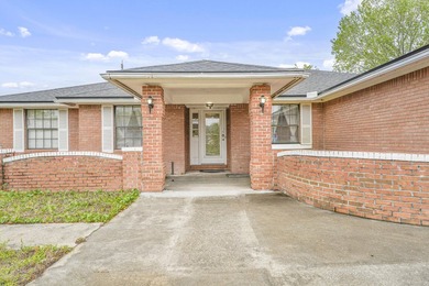 Private Florida resort-style brick home with screened pool - photo 10