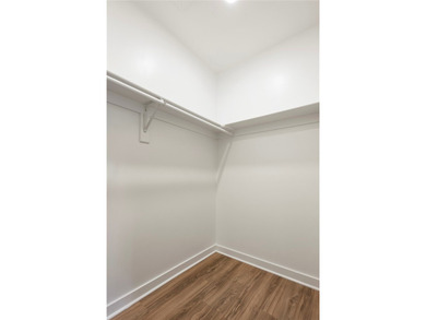 Refined Modern Luxury in a Private Cul-de-Sac Setting.Experience - photo 27