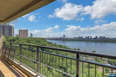 Welcome to this fabulous 2 bedroom and 2 full baths duplex up - photo 7