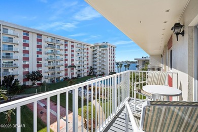 Welcome to your top-floor sanctuary! This beautifully updated - photo 1