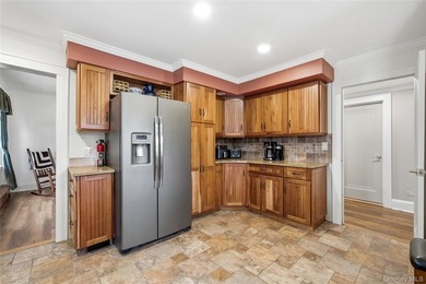 Prime location South of Montauk Highway! This spacious 4-bedroom - photo 15