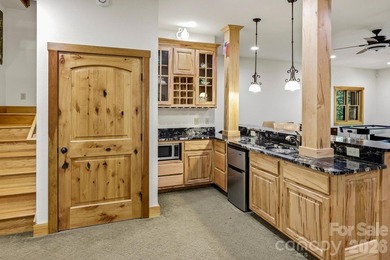 Stunning custom log home nestled on over 3 acres in the shadow - photo 27
