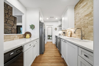 Discover the perfect blend of modern luxury and relaxed lakeside - photo 12