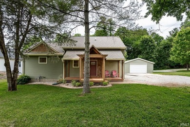 This charming, southeast side salt box with it's flexible floor - photo 1