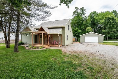 This charming, southeast side salt box with it's flexible floor - photo 2