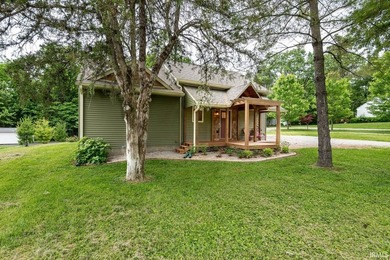 This charming, southeast side salt box with it's flexible floor - photo 3