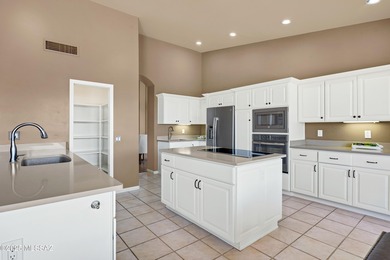 This Gorgeous Galleria is move-in ready to enjoy mountain views