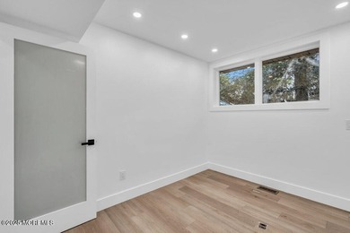 Beautifully renovated corner office building with outstanding - photo 11