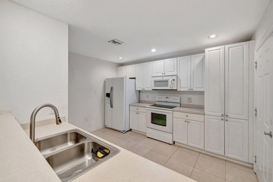 Priced to sell immediately! This move-in ready 2/2/1 townhome in - photo 13