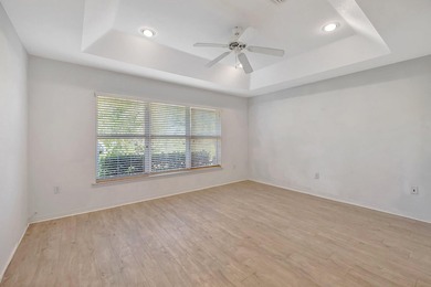 Priced to sell immediately! This move-in ready 2/2/1 townhome in - photo 17