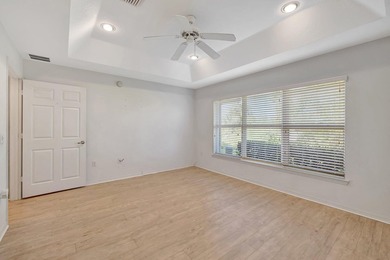 Priced to sell immediately! This move-in ready 2/2/1 townhome in - photo 18