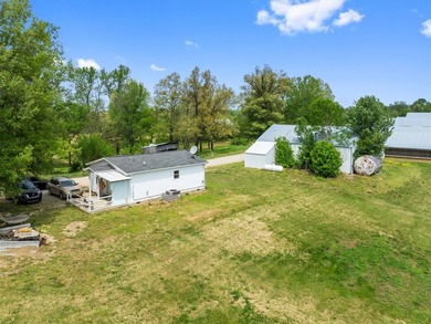 This is a very well-maintained 6-house broiler poultry farm. The - photo 25