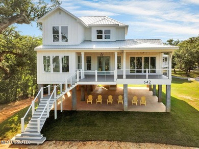 Stunning waterfront property with beautiful views of the Bay of - photo 1