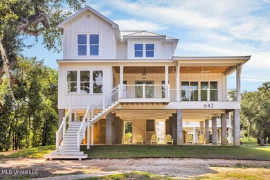 Stunning waterfront property with beautiful views of the Bay of - photo 2