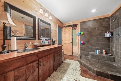 WE HAVE REDUCED THE PRICE. 5 bedroom 3 bath house with 200 feet - photo 32