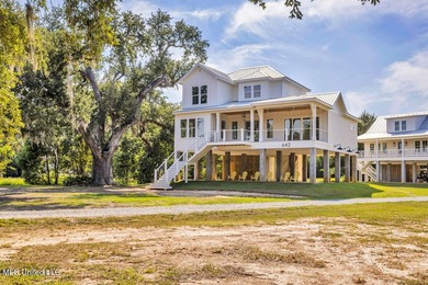 Stunning waterfront property with beautiful views of the Bay of - photo 3